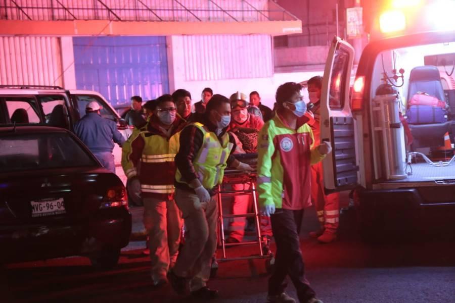 Mientras usted dormía: Choca automóvil y camioneta en Chalma 