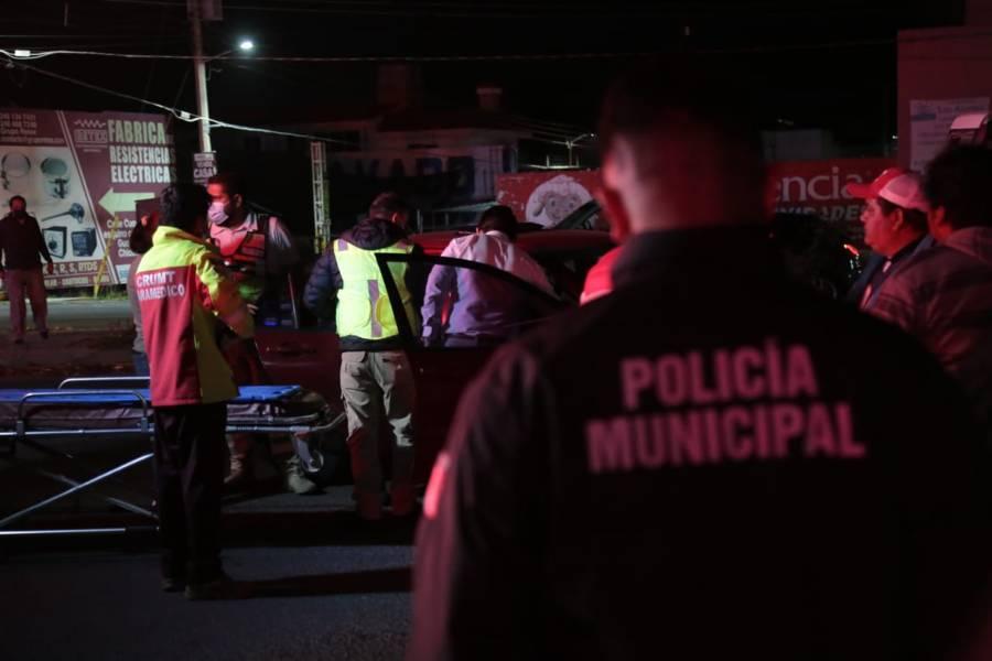 Mientras usted dormía: Choca automóvil y camioneta en Chalma 