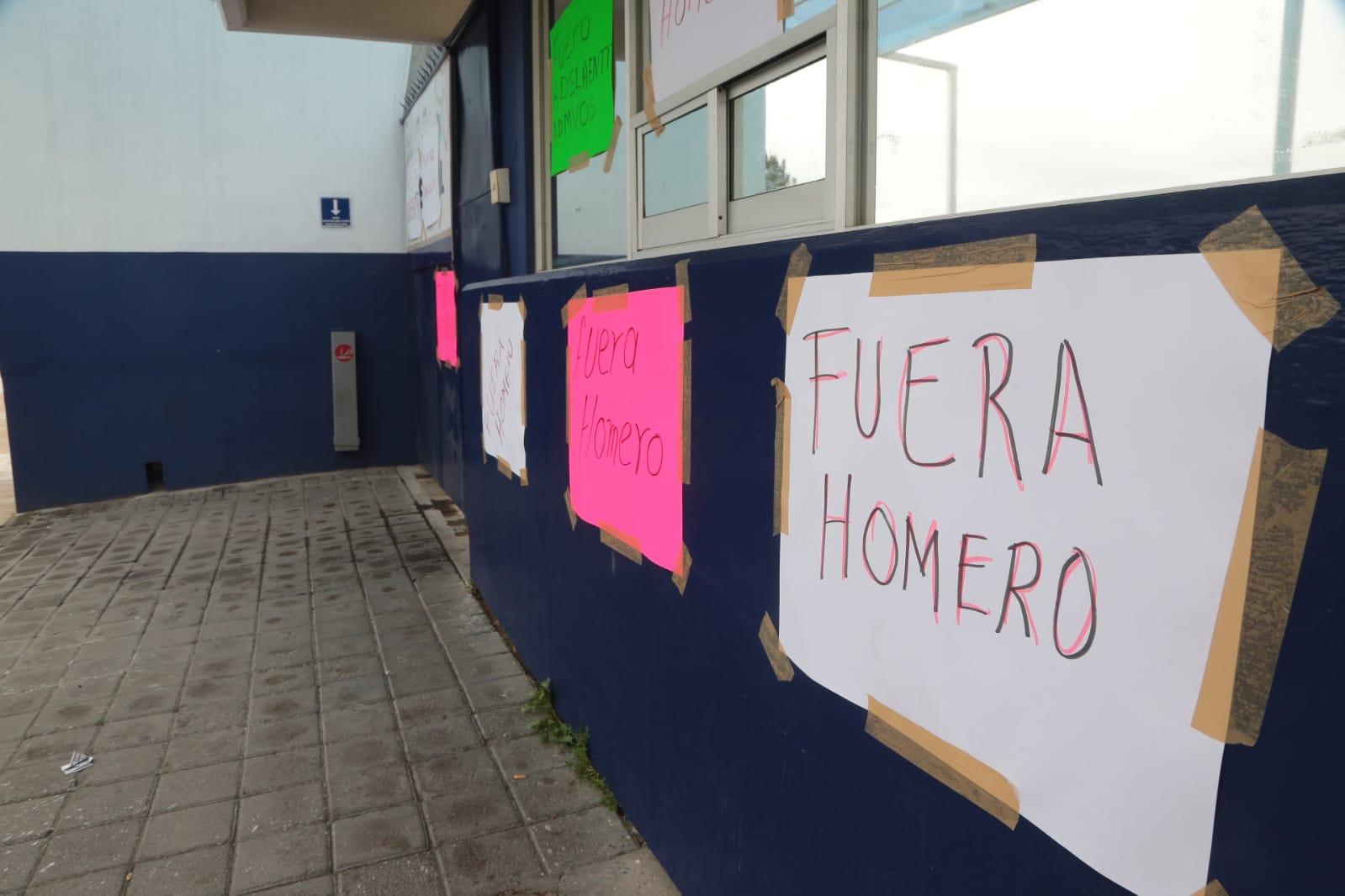 Protestan maestros en la SEPE-USET 