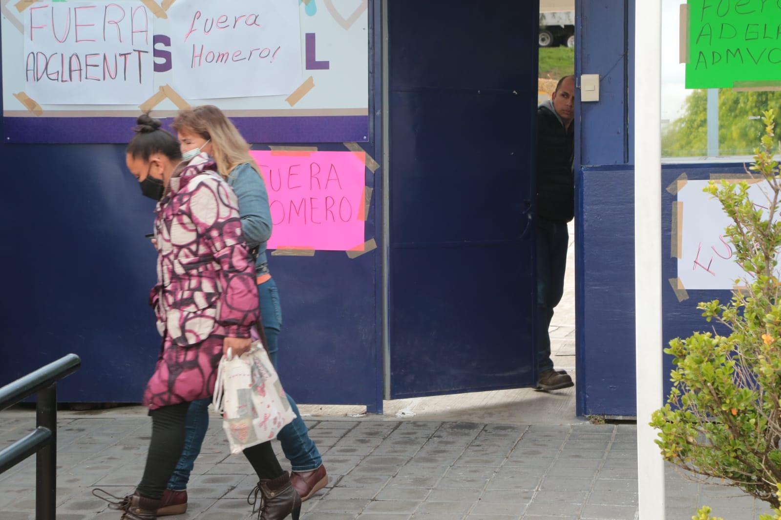 Protestan maestros en la SEPE-USET 
