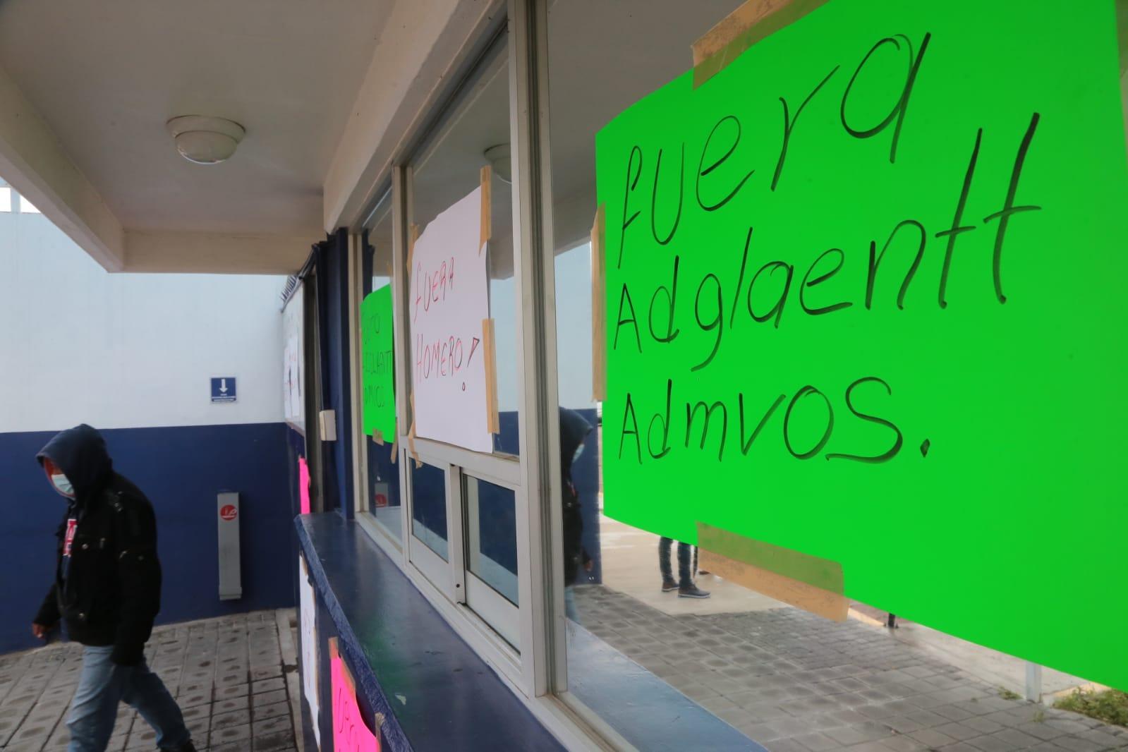 Protestan maestros en la SEPE-USET 
