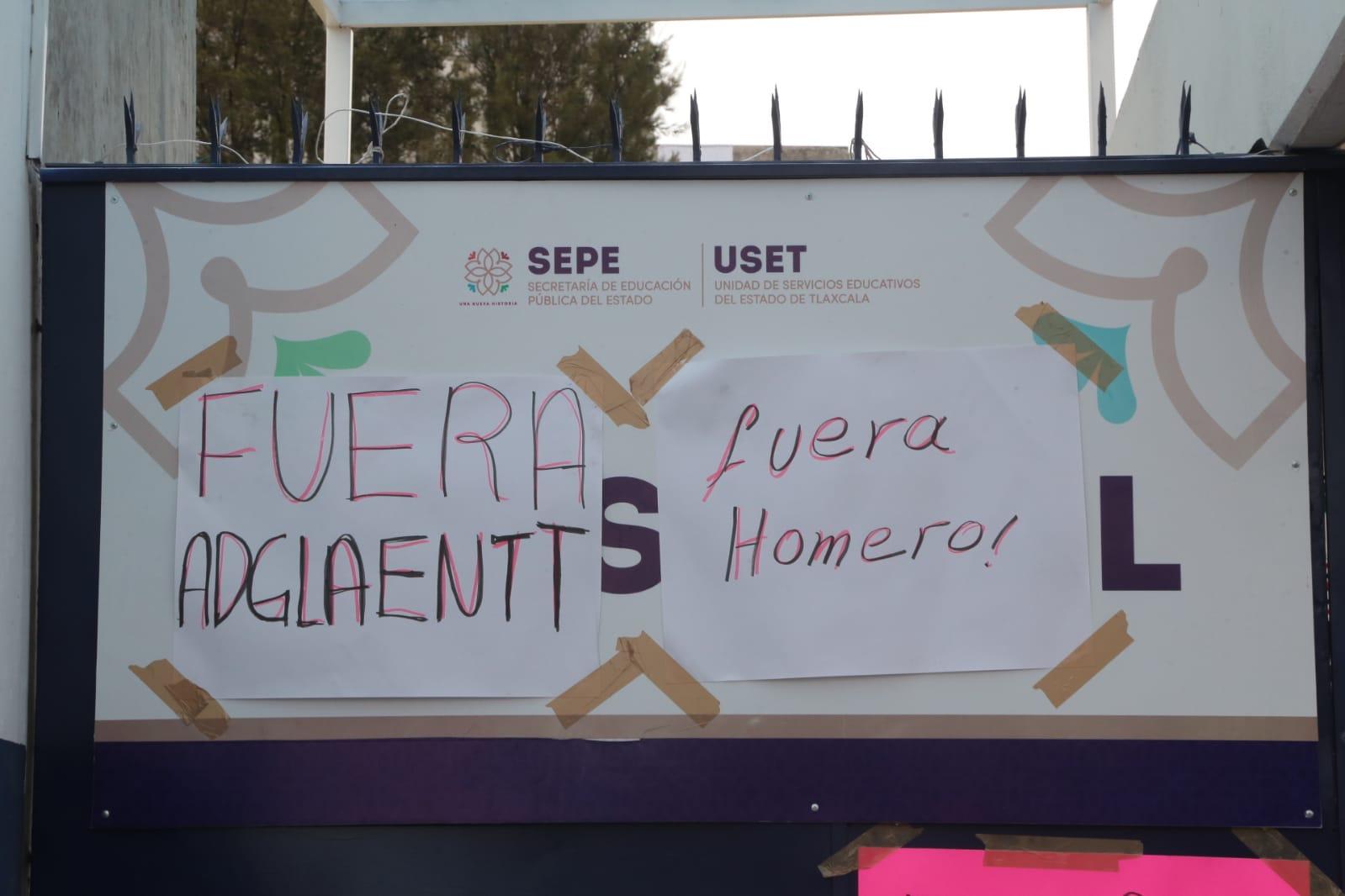 Protestan maestros en la SEPE-USET 