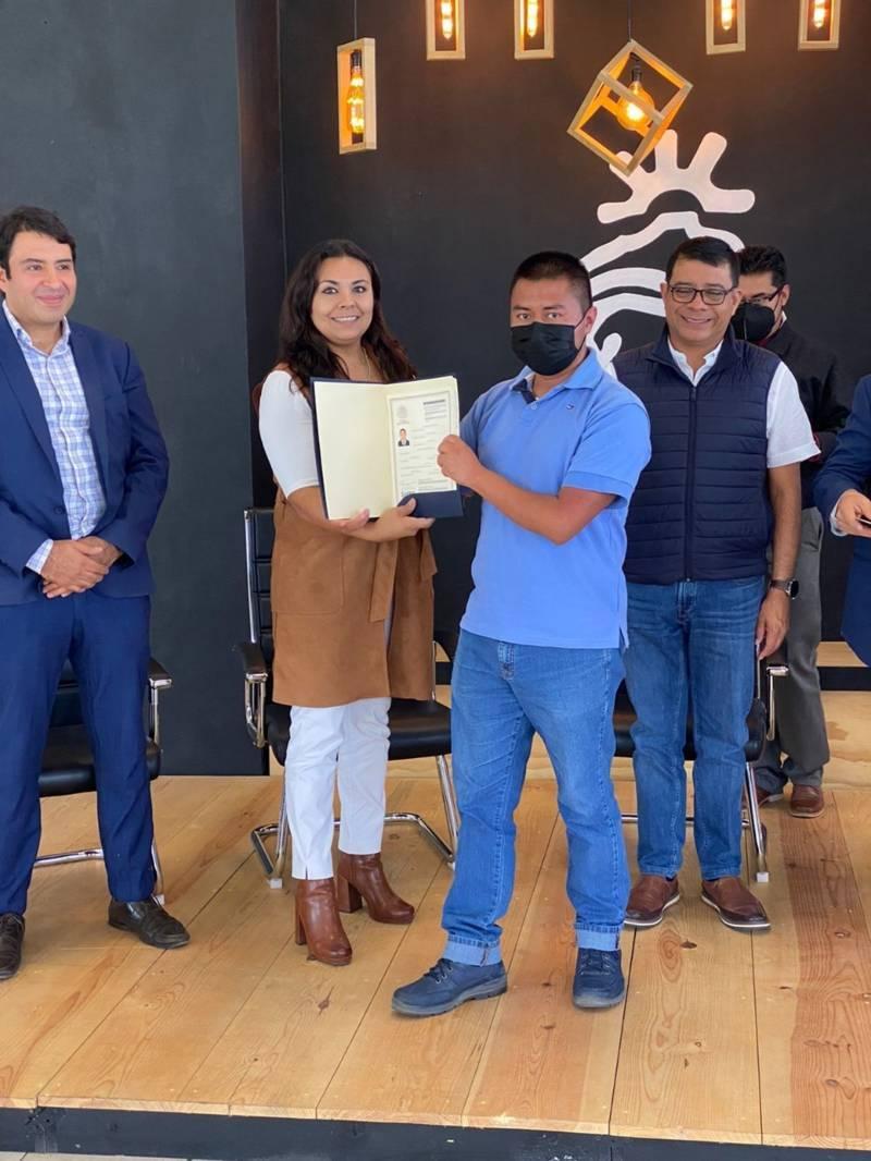 UPTx entrega títulos universitarios a ingenieros egresados en 2021 y 2022