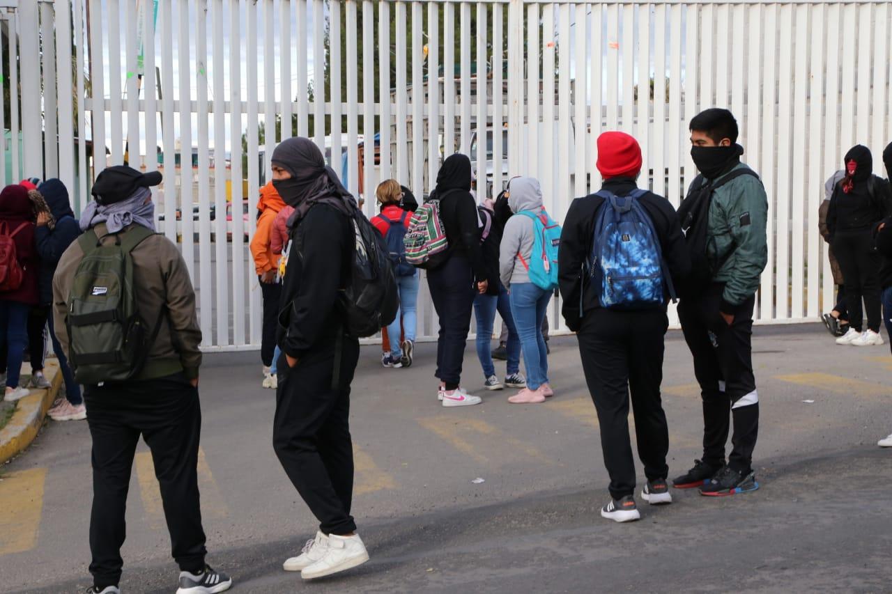 Bloquean normalistas la carretera federal Puebla-Tlaxcala