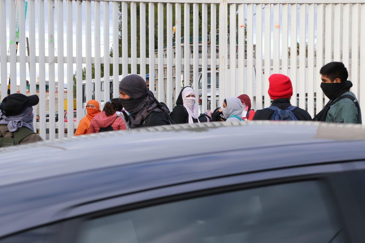 Bloquean normalistas la carretera federal Puebla-Tlaxcala