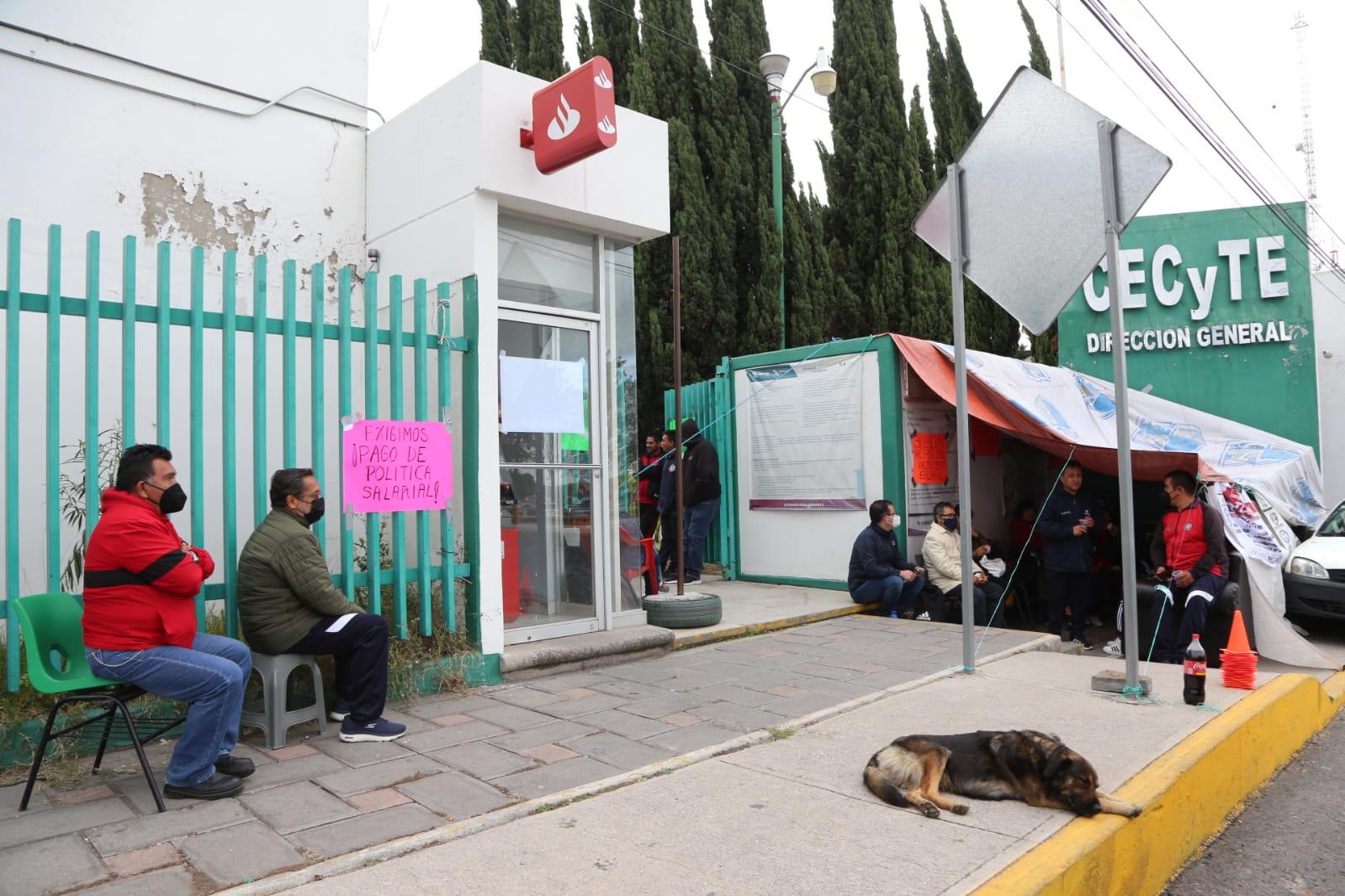 Paran labores trabajadores de CECyTE-Emsad 