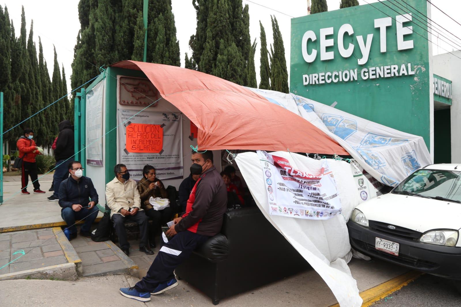 Paran labores trabajadores de CECyTE-Emsad 