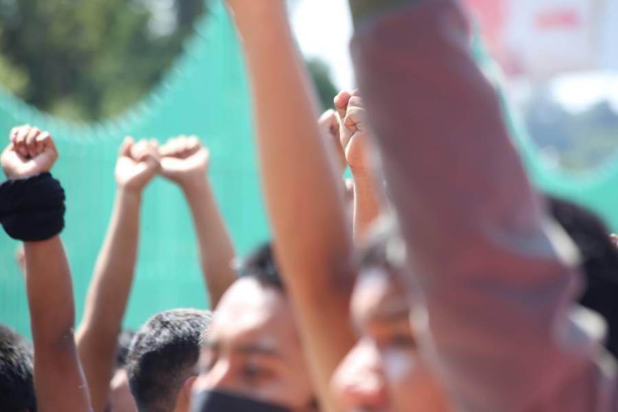Marchan normalistas en la capital 