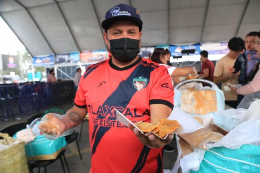 Obsequian 30 mil tacos de canasta y 7 mil molotes en la Feria Tlaxcala 2022