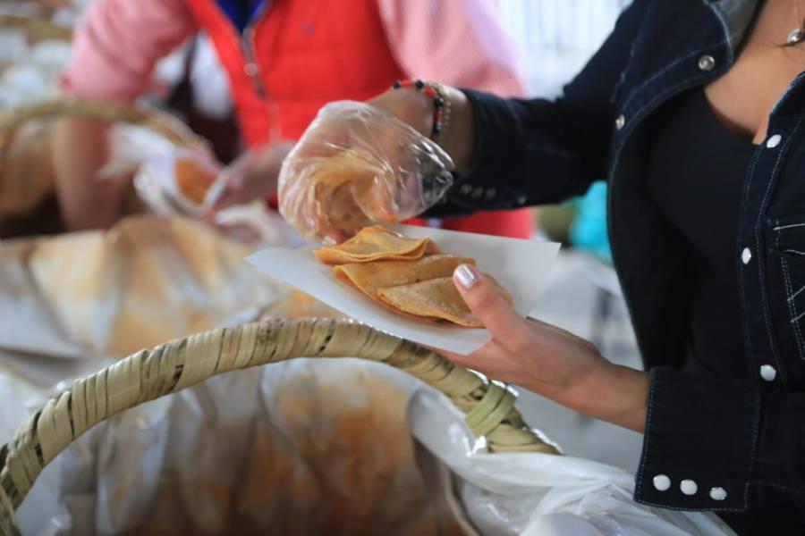 Obsequian 30 mil tacos de canasta y 7 mil molotes en la Feria Tlaxcala 2022