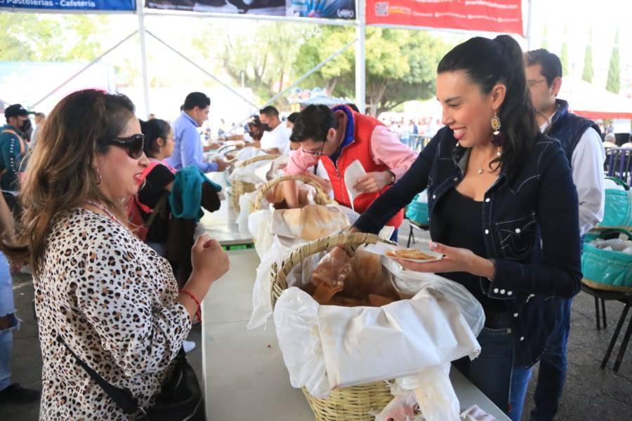 Obsequian 30 mil tacos de canasta y 7 mil molotes en la Feria Tlaxcala 2022