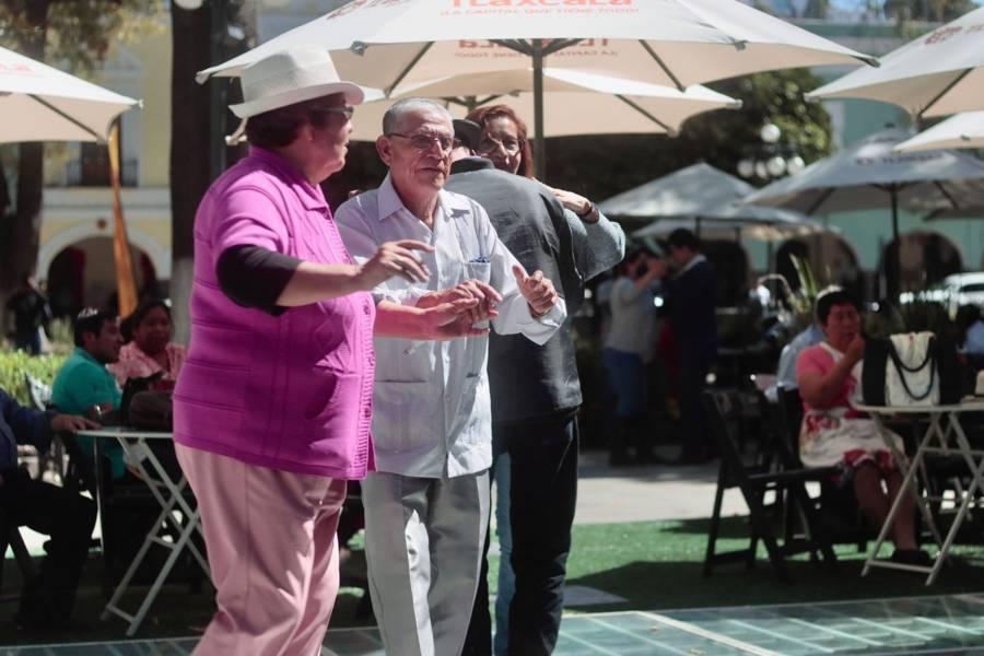 Regresan las “tardes de danzón” a la plaza de la Constitución 