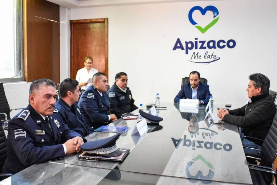 Se gradúan policías de Apizaco de la licenciatura en Derecho; alcalde entrega reconocimientos 