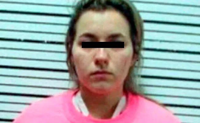 Maestra fantasiosa se lleva al panteón a su alumno
