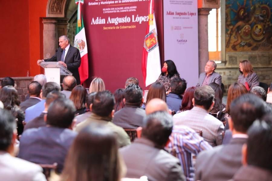 Participa edil de Chiautempan en reunión con Gobernadora y Secretario de Gobernación