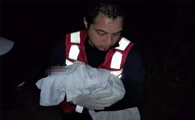 Mujer da a luz en el río Bravo tras ser abandonada por un pollero