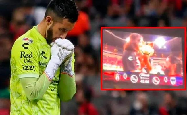 A media cancha un aficionado del Atlas es bateado tras proponerle matrimonio a su novia