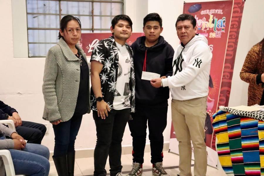 Cumple Eddy Roldán con la preservación de las tradiciones de Contla, con entrega de premiación a camadas