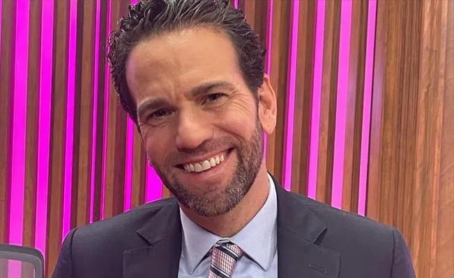 Señalan a Cinemex por regalar boletos para que no asistan a la marcha del INE:  Loret de Mola