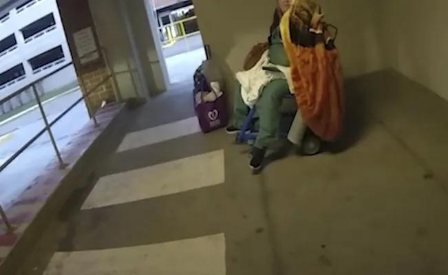 Por negarse a abandonar el hospital es arrestada y muere al sufrir un ataque