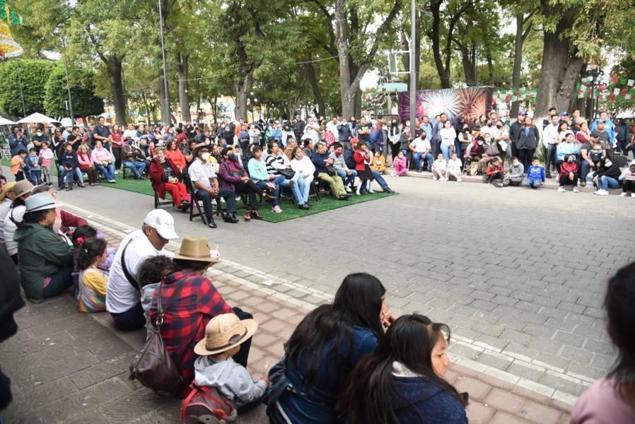 Tlaxcaltecas y visitantes nacionales elogian y respaldan el programa artístico y cultural de fines de semana 