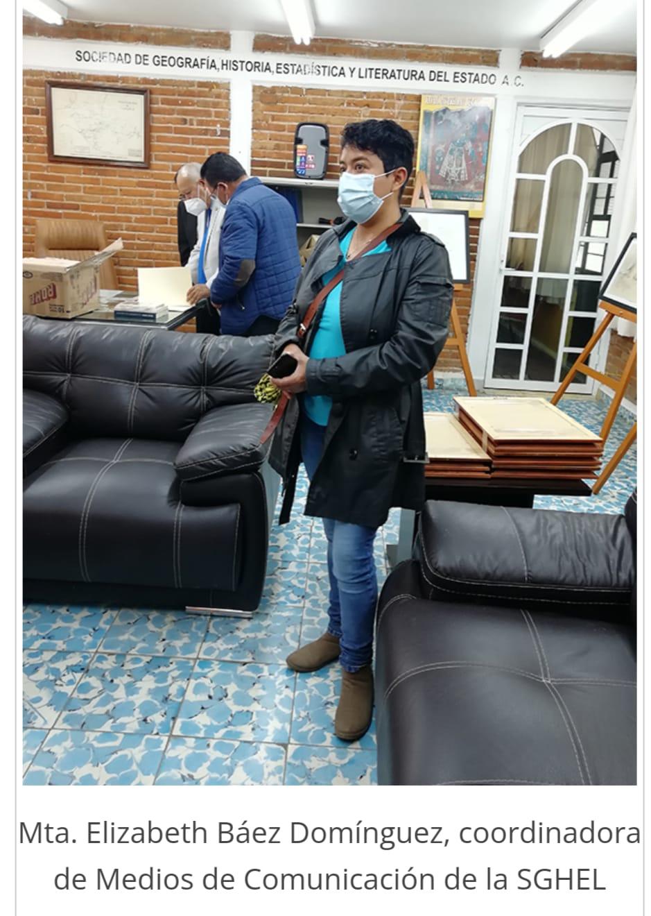 Dona artista códice tlaxcalteca pictográfico al Cobat Plantel 12 Santa Cruz. 