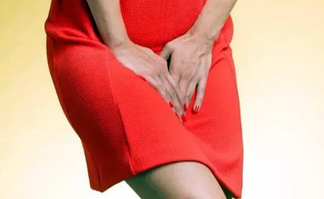 A una mujer le sacan de la vejiga un consolad*r de cristal luego de equivocarse de orificio 