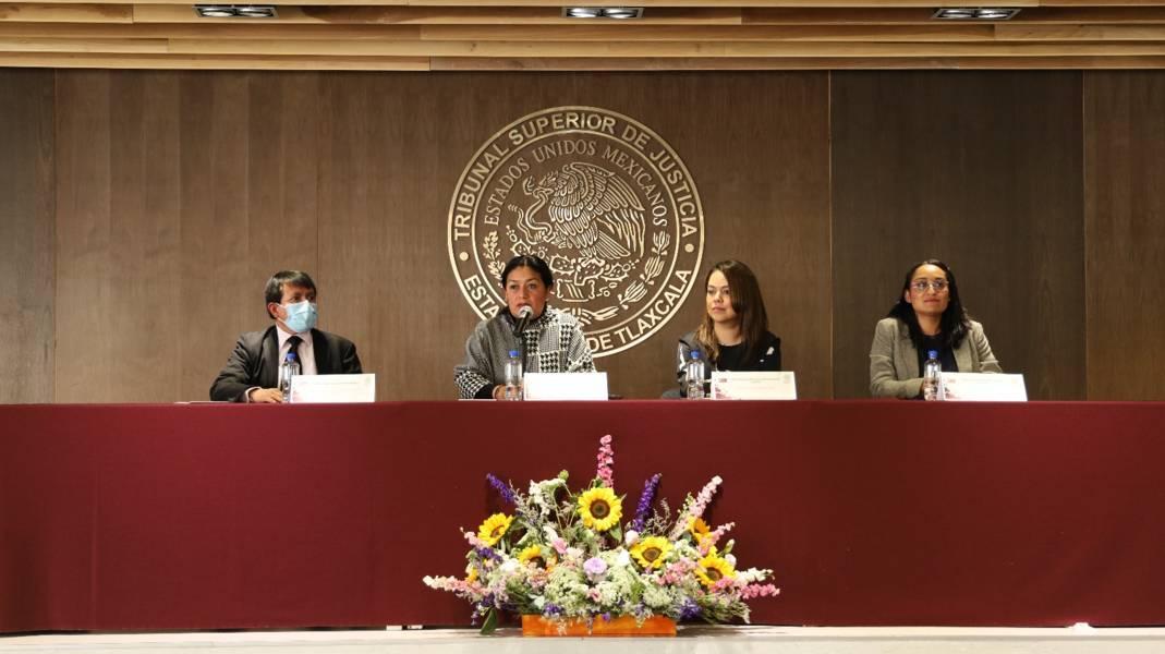 Disetan conferencia en el Poder Judicial sobre prejuicios de la maternidad 