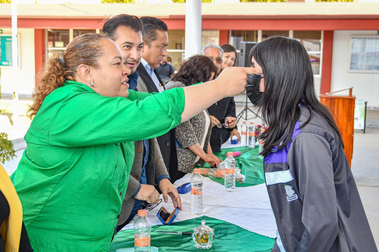 Entrega SMDIF Huamantla lentes gratuitos a estudiantes del Cobat 02
