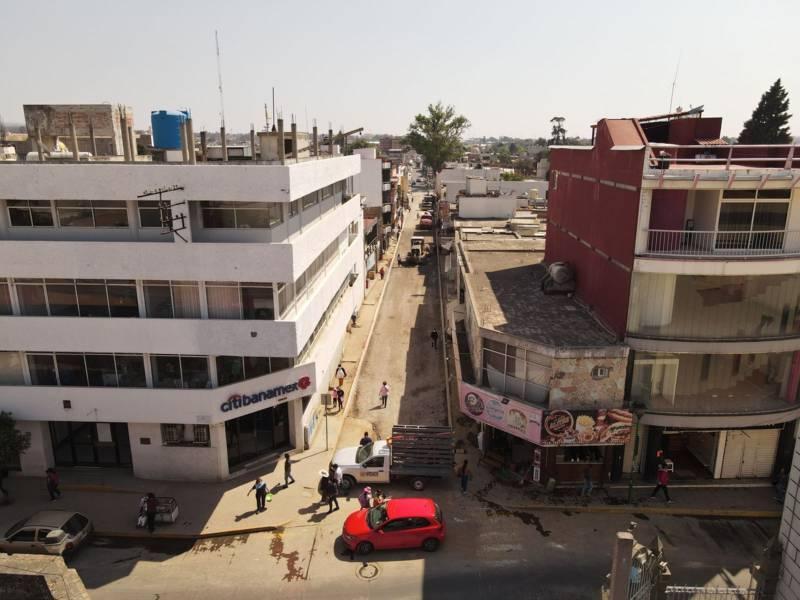 Avanza en tiempo y forma rehabilitación de calles en el centro de Chiautempan