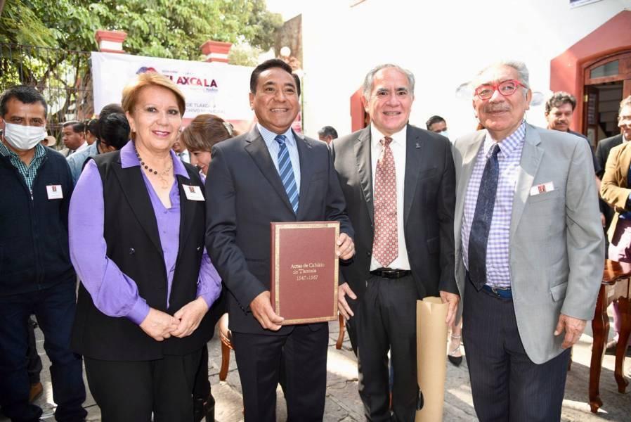Recibe Ayuntamiento de Tlaxcala facsímil de Actas de Cabildo del periodo 1546 a 1567