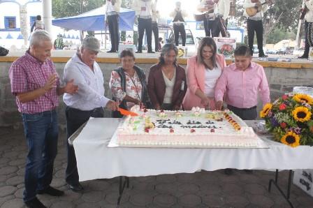 Las mamás son el pilar de la sociedad, destacó el alcalde de Xaltocan