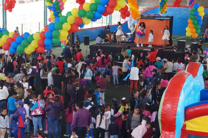 Celebra DIF municipal de Teacalco a miles de infantes en su día