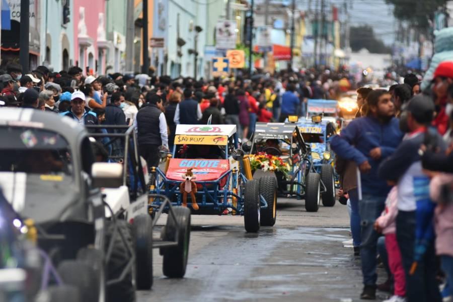Una fiesta multicolor se vivió en el desfile de Carcachas 2022