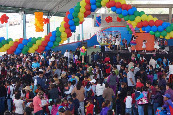 Celebra DIF municipal de Teacalco a miles de infantes en su día