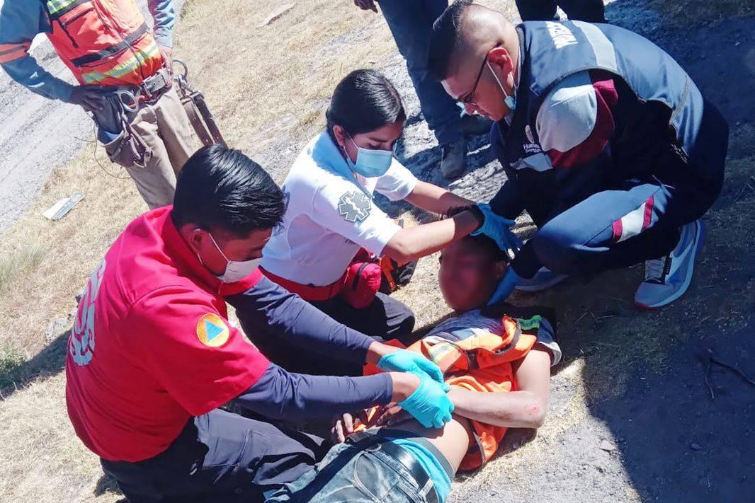 Auxilia protección civil de Huamantla a persona herida por un vehículo