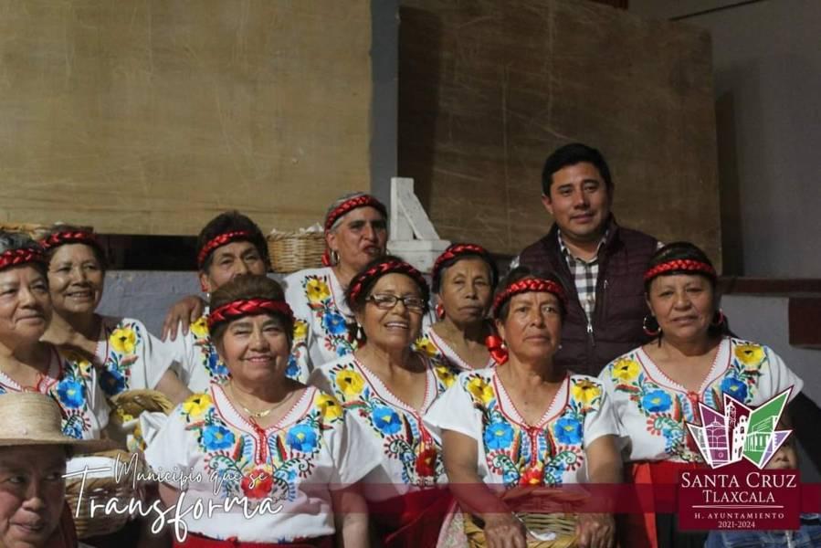 Estrecha cordinación entre el presidente municipal de Santa Cruz Tlaxcala, David Martínez del Razo y  la Misión Cultural 214 z.