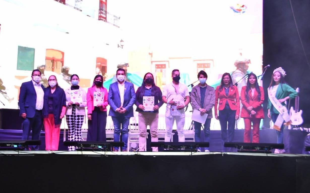 Celebra Paty Cantú con los ganadores del premio municipal de la juventud