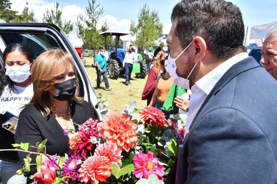 Acompaña Santos Cedillo a Gobernadora en entrega de apoyos para el campo