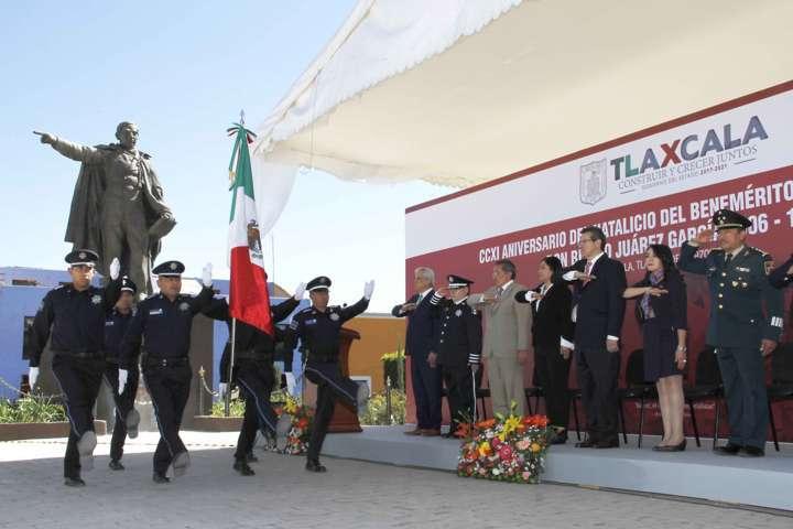 Encabeza Marco Mena ceremonia por el CCXI Aniversario del Natalicio de Benito Juárez