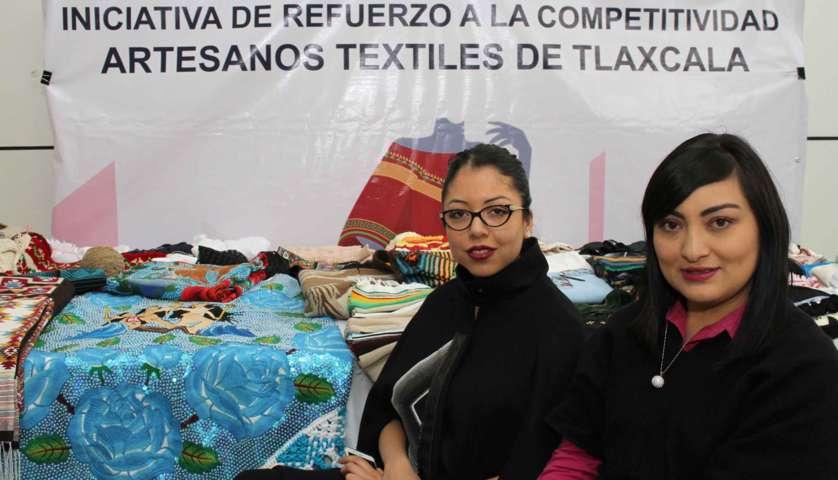 Fortalece Sedeco trabajo de artesanos textiles en Tlaxcala