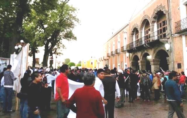 Exigen normalistas de Tlaxcala esclarecimiento de estudiantes desparecidos