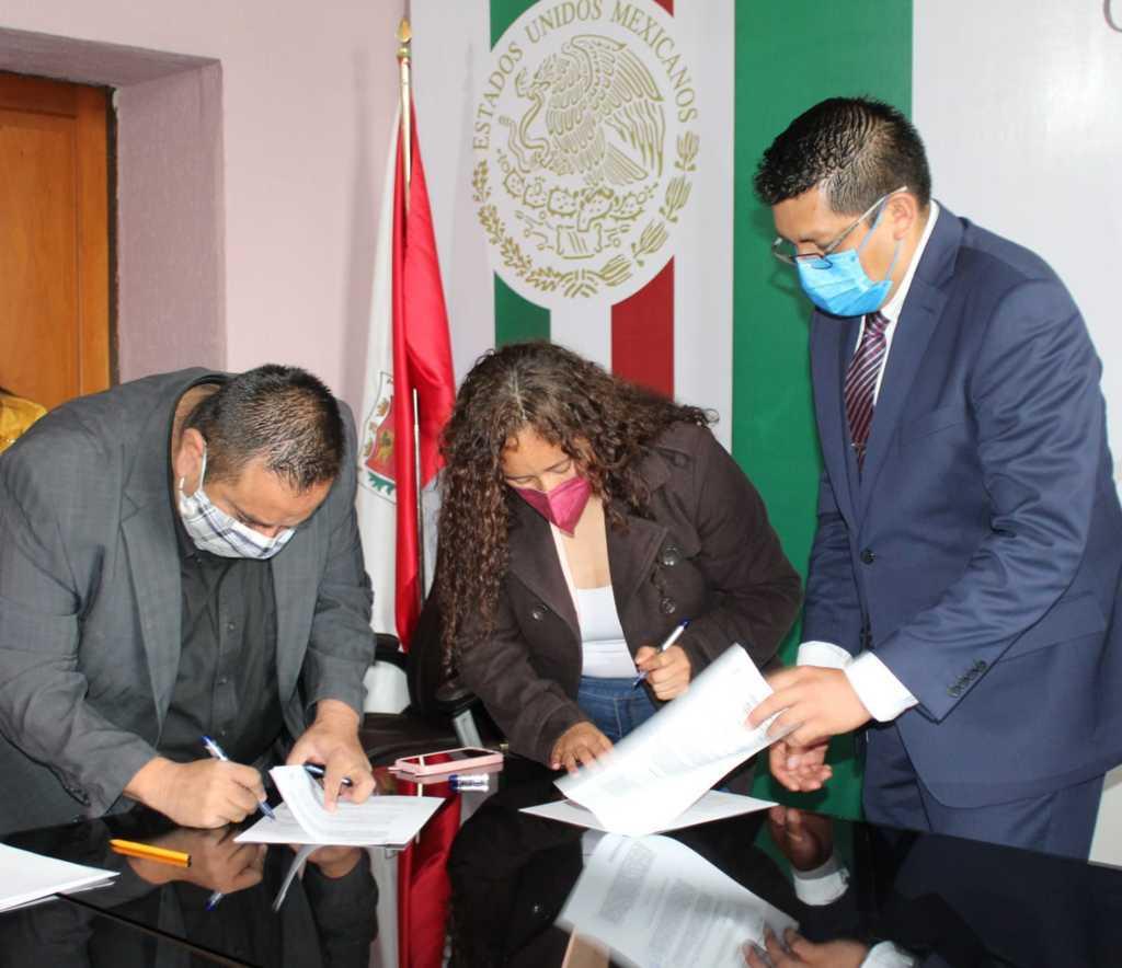 Alcalde y Cossies firman convenio para apoyar estudiantes en su servicio social