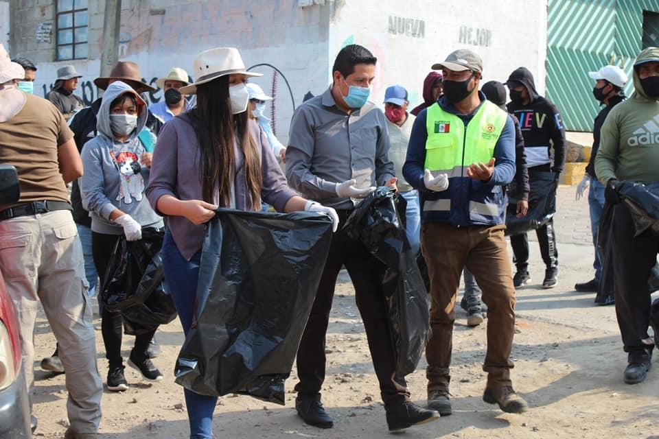Realizan recolección de basura en barrancas de Tzompantepec