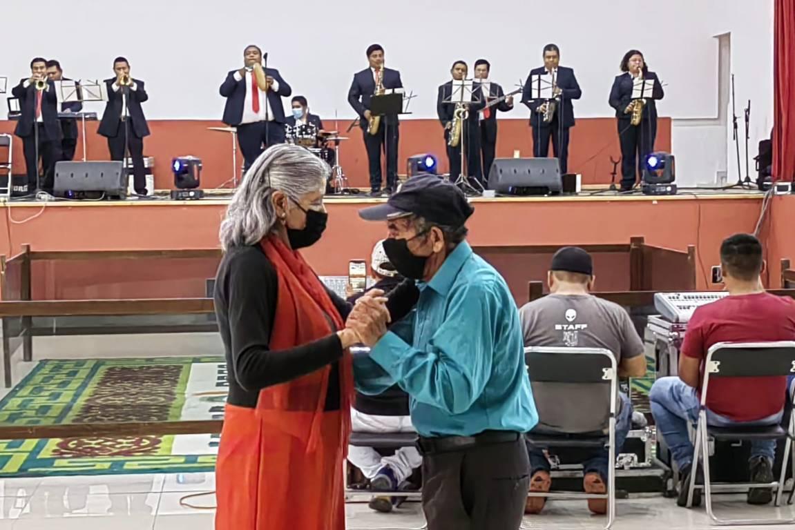 Se presenta con éxito la orquesta danzonera en la Feria Huamantla 2022