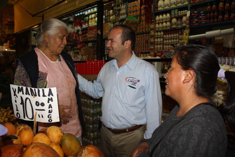Se compromete Juan Corral Mier con locatarios del mercado Hidalgo a mejorar infraestructura 