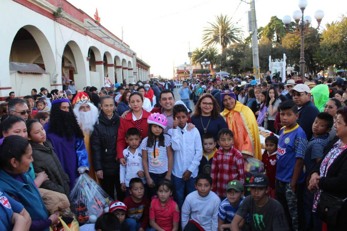 Alcalde festejo a cientos de niños en el Día de Reyes con una mega rosca de 110 metros