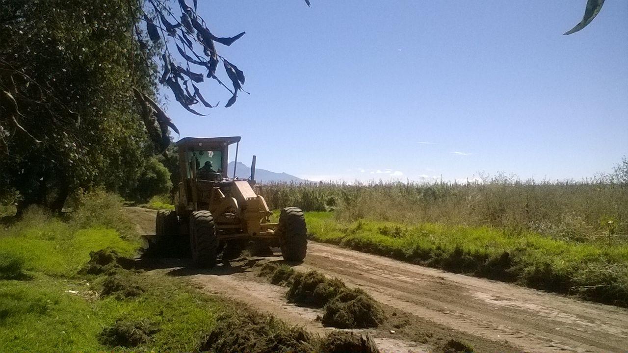 Alcalde apoya a campesinos de Ayecac rehabilitando camino saca cosechas 