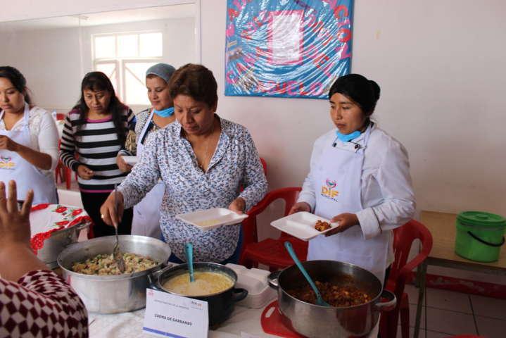 El SMDIF capacita a los encargados de los desayunadores escolares del municipio