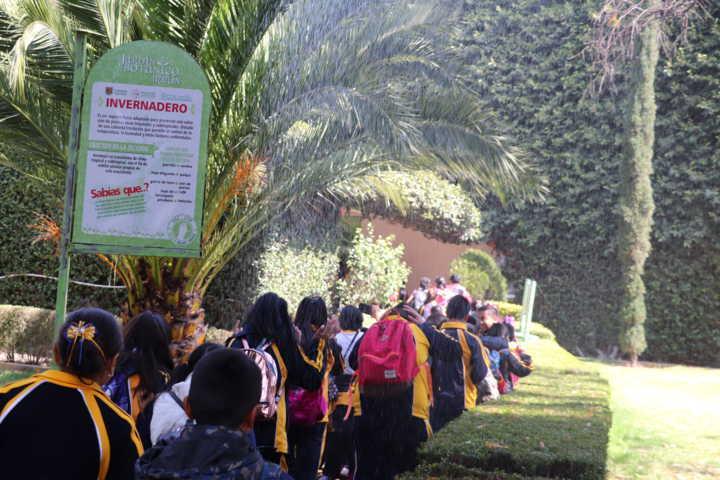 Visitan niños de Xicohtzinco la Sala de CIne Miguel N.Lira y Jardín Botánico